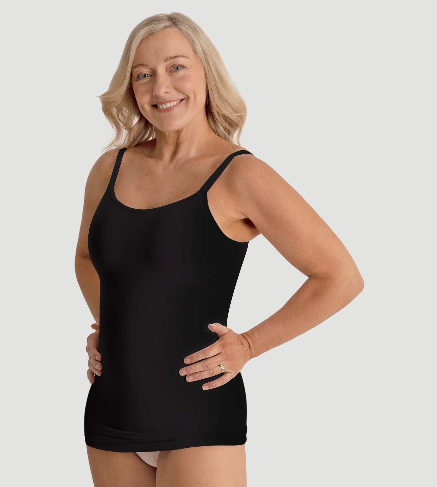 طقم مكون من قطعتين من القمصان الداخلية ذات الرقبة المستديرة لتشكيل الجسم يوميًا