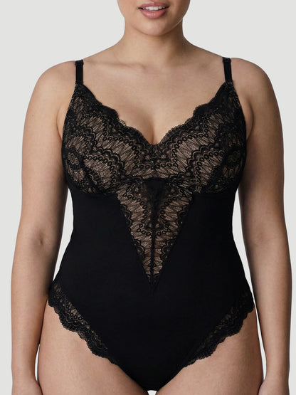 ملابس داخلية لتشكيل الجسم من الدانتيل