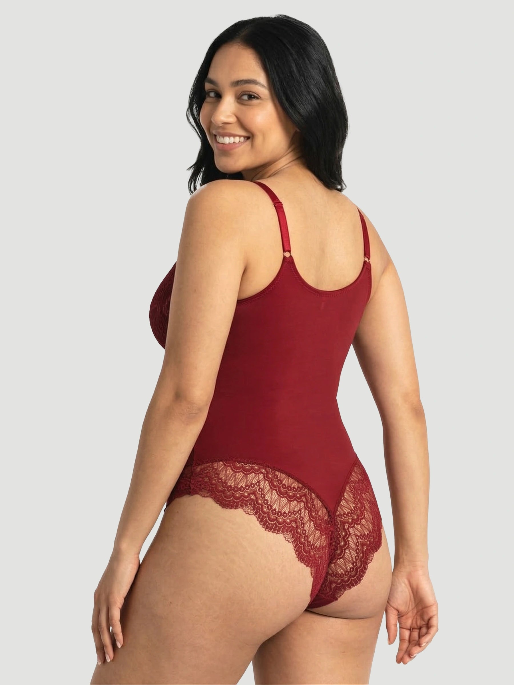 ملابس داخلية لتشكيل الجسم من الدانتيل