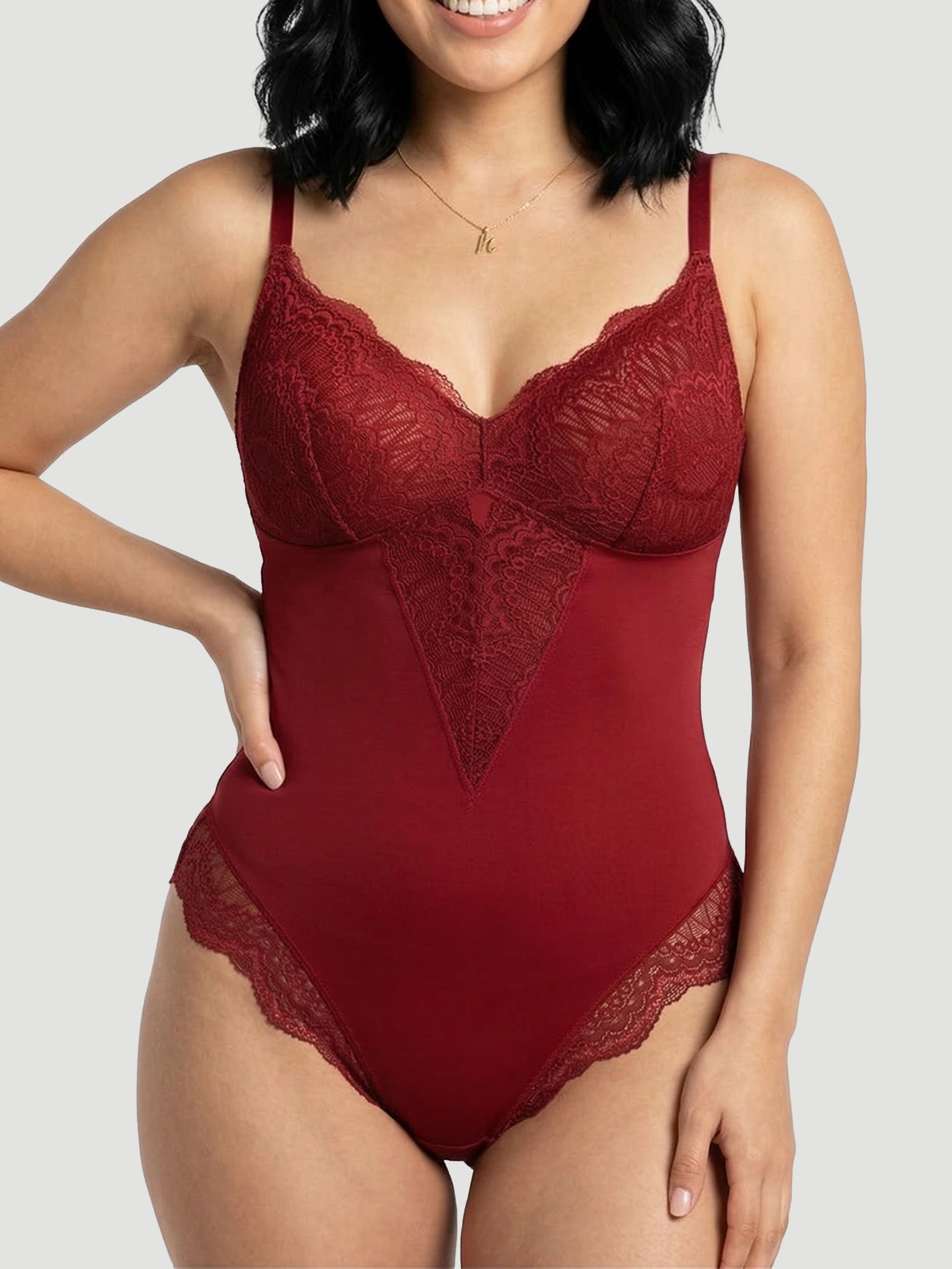 ملابس داخلية لتشكيل الجسم من الدانتيل