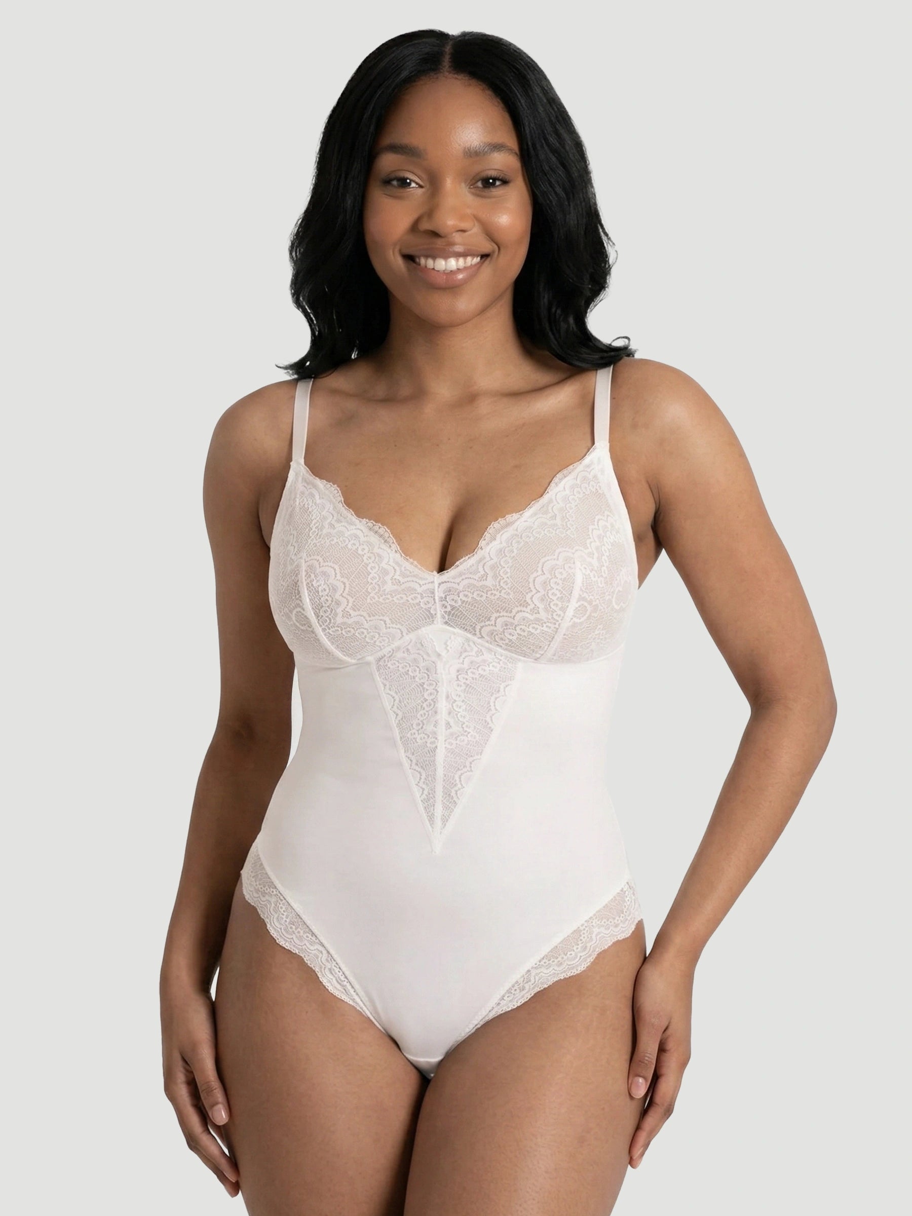 ملابس داخلية لتشكيل الجسم من الدانتيل