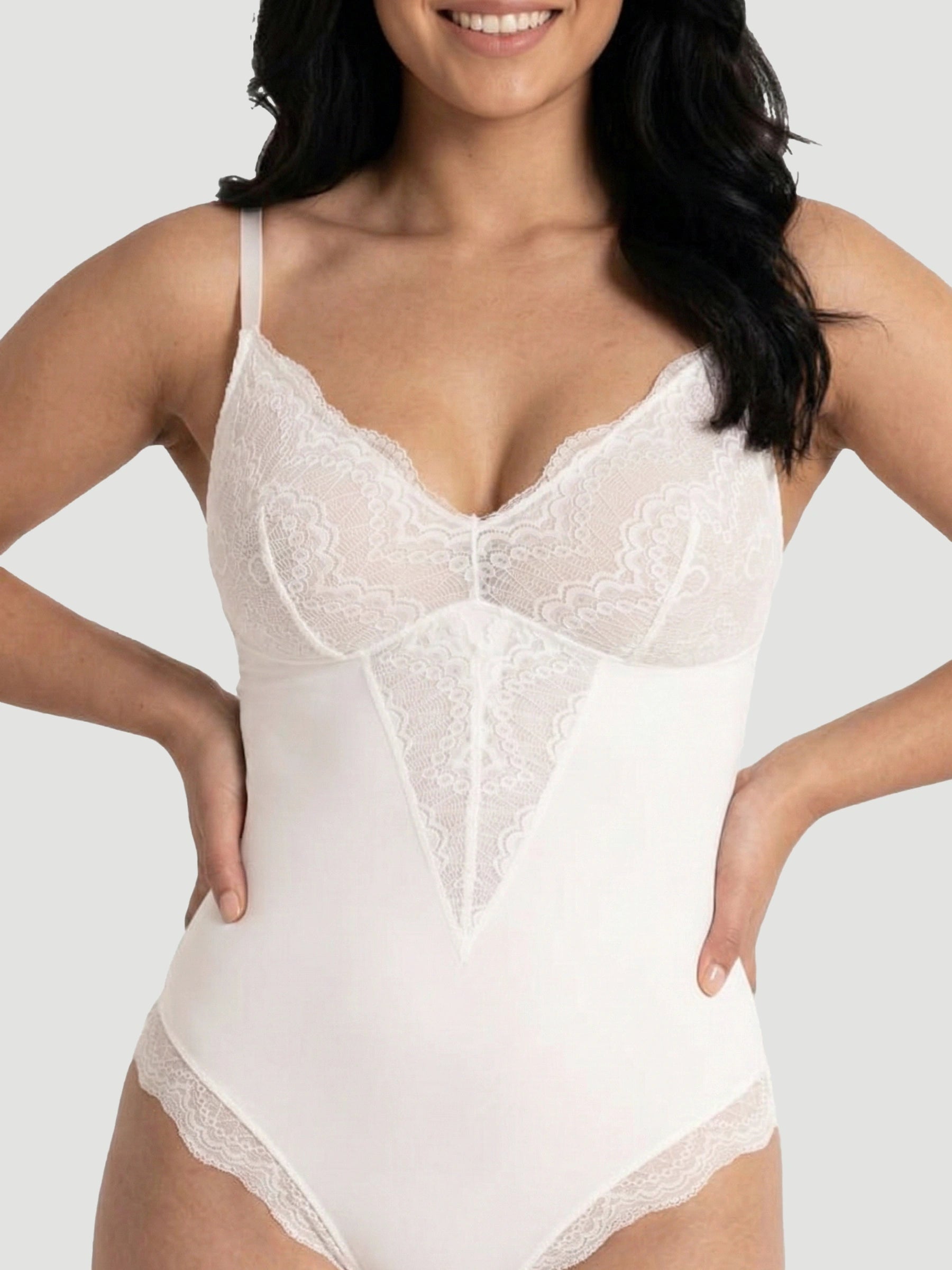 ملابس داخلية لتشكيل الجسم من الدانتيل