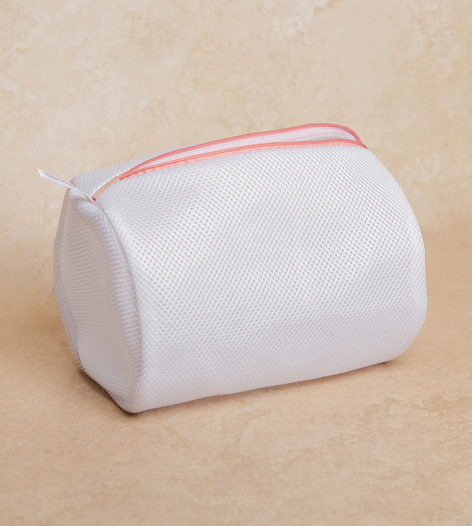 White-Mesh-Wash-Bag-Front