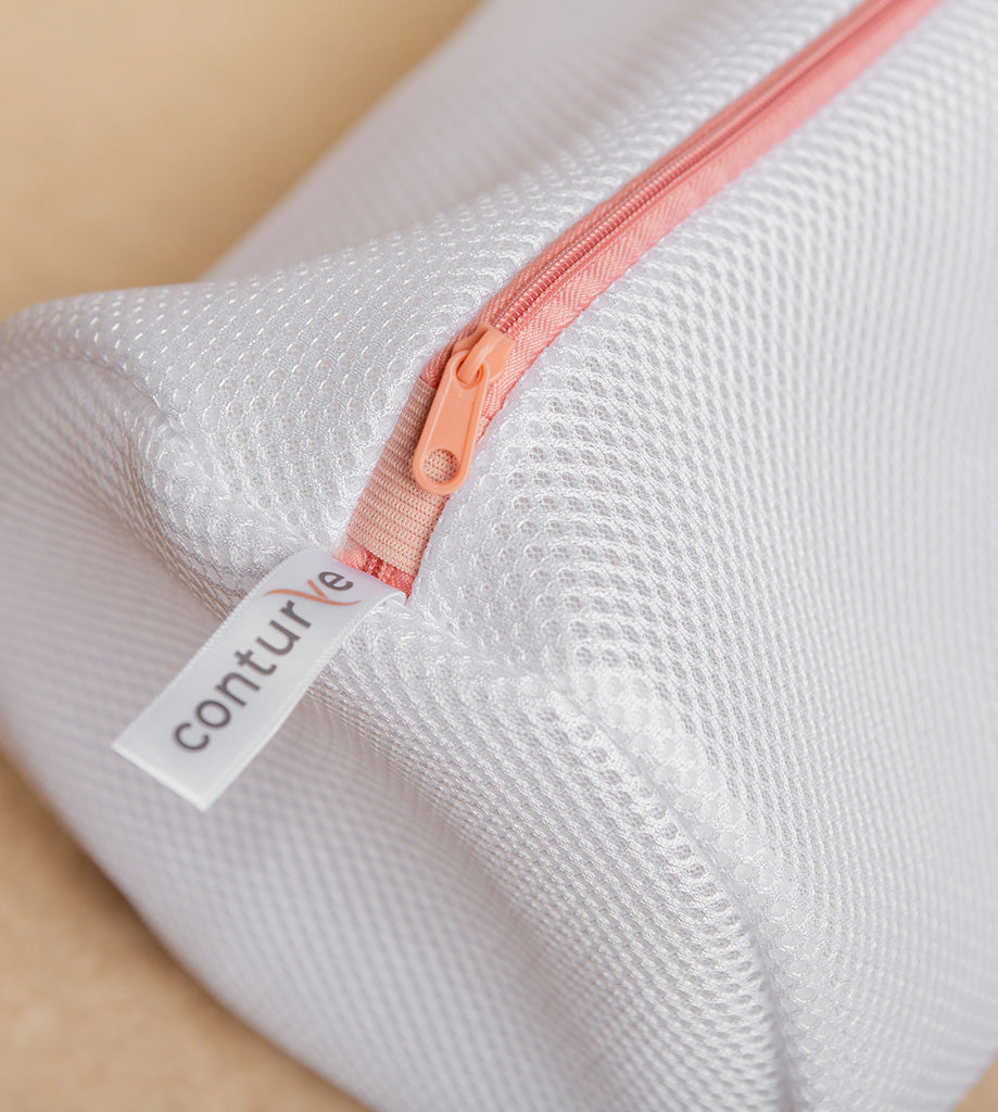 White-Mesh-Wash-Bag-Detail